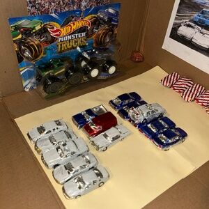 HOT WHEELS MONSTER TRUCKS BIGFOOT VS SNAKE BITE 1:64 NEW WITH CRUSHABLE CARS